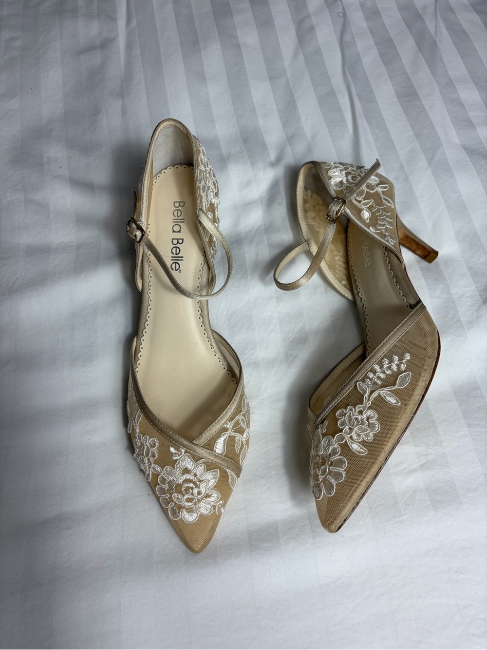 Bella Belle cream mesh embroidered floral leather kitten heel pumps size 8.5/ 39 - Picture 3 of 15